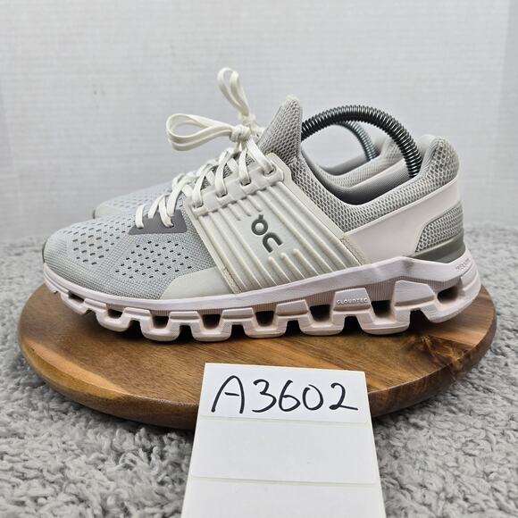 On Running Women 9.5 Cloudswift Glacier White Athletic Casual Daily Running Shoe - Picture 1 of 12